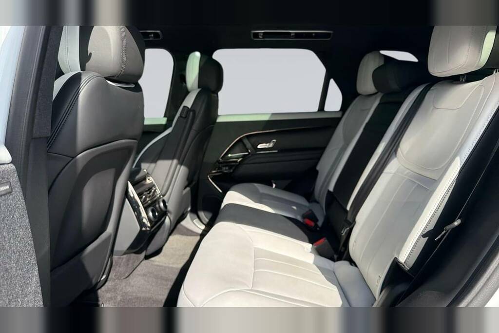 Land Rover Range Rover Sport 3.0 P440e FR73CHO White #4