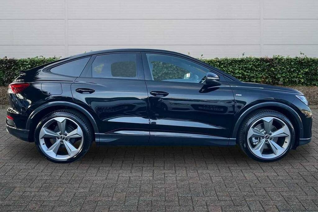 Audi Q4 E Tron 210Kw 45 Quattro 82Kwh Black Edition Black #4