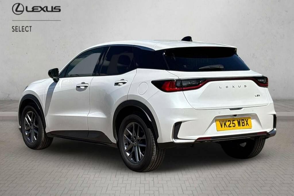 Lexus LBX 1.5 Premium E-cvt VK25WBX White #4