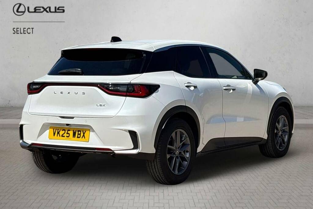 Lexus LBX 1.5 Premium E-cvt VK25WBX White #2