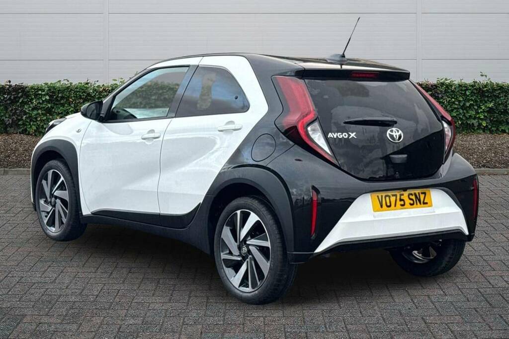 Toyota Aygo X 1.0 Vvt-i Edge White #2