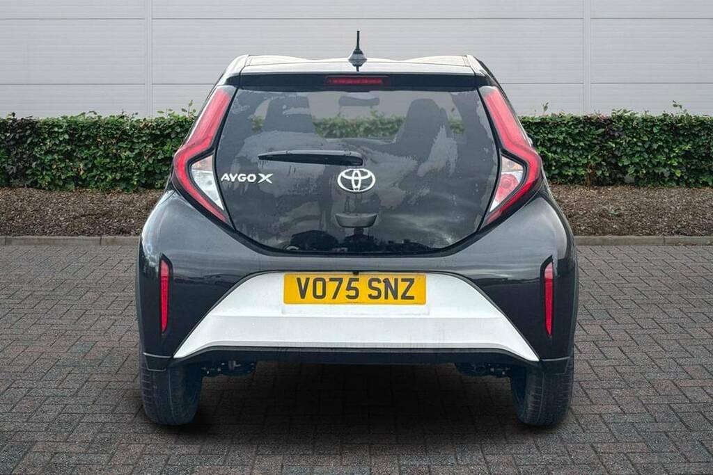 Toyota Aygo X 1.0 Vvt-i Edge White #4