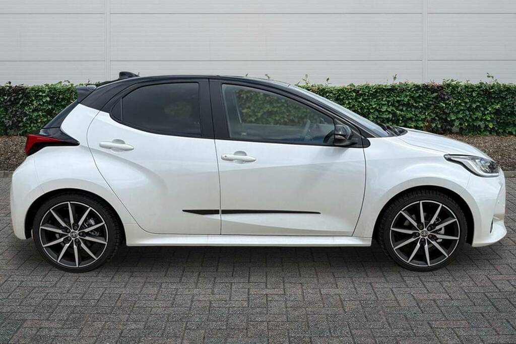 Toyota Yaris 1.5 Hybrid 130 Gr Sport Cvt Safetybi-tone WP26LLT White #5