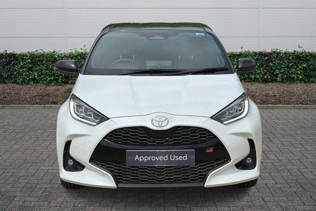 Toyota Yaris 1.5 Hybrid 130 Gr Sport Cvt Safetybi-tone WP26LLT White #3
