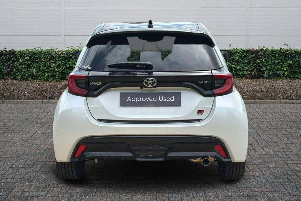 Toyota Yaris 1.5 Hybrid 130 Gr Sport Cvt Safetybi-tone WP26LLT White #4