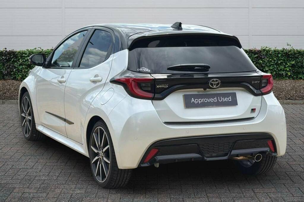 Toyota Yaris 1.5 Hybrid 130 Gr Sport Cvt Safetybi-tone WP26LLT White #2