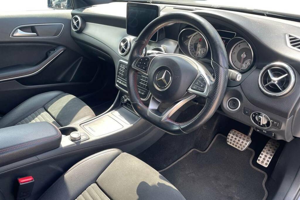 Mercedes-Benz GLA Class 200D 4Matic Amg Line Executive FG66CGZ Blue #4