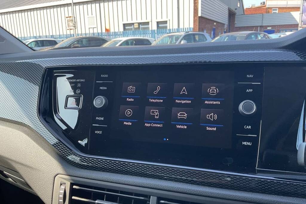 Volkswagen Polo 1.0 Tsi Life VU24OWK Black #3