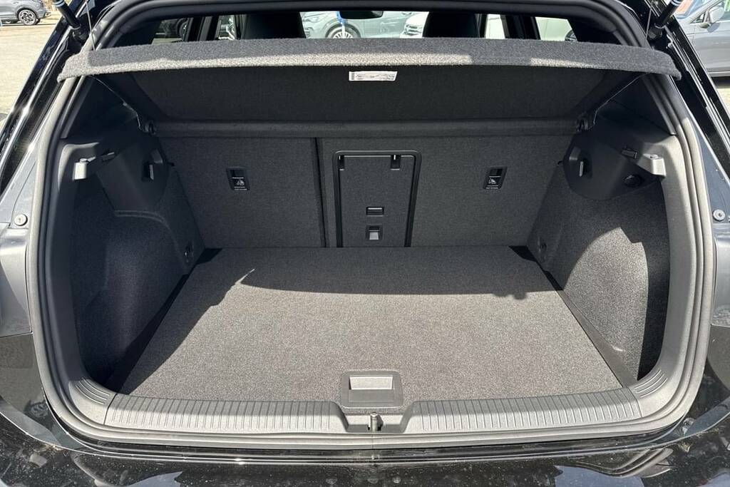 Volkswagen Golf 1.5 Tsi 150 R-line KR25CXH Black #2