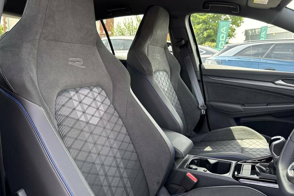 Volkswagen Golf 1.5 Tsi 150 R-line KR25CXH Black #6