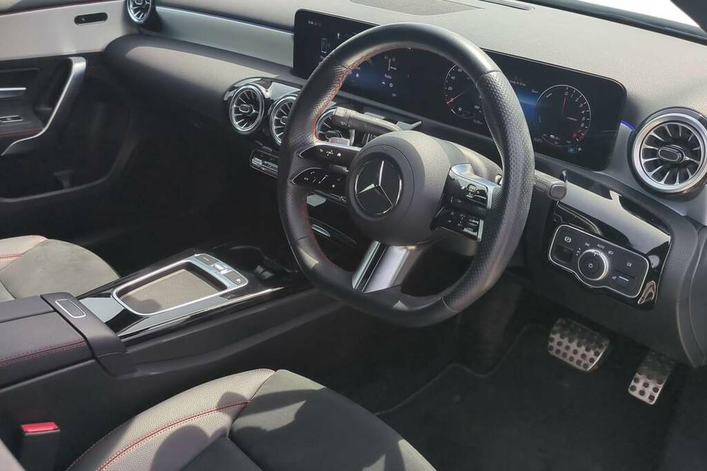 Mercedes-Benz A Class A250e Amg Line Premium KS73LCV White #4