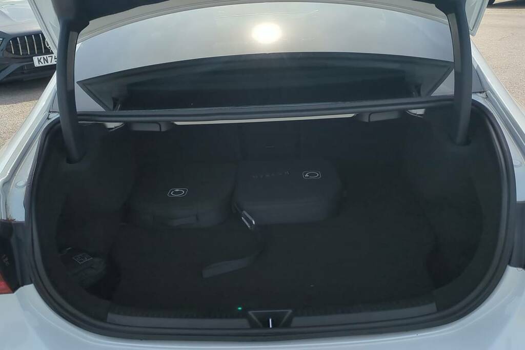 Mercedes-Benz A Class A250e Amg Line Premium KS73LCV White #2
