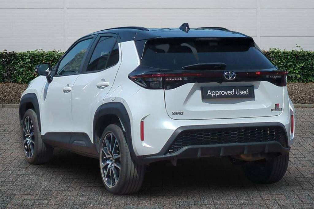 Toyota Yaris Cross 1.5 Hybrid Gr Sport Cvt CV74GWU White #2