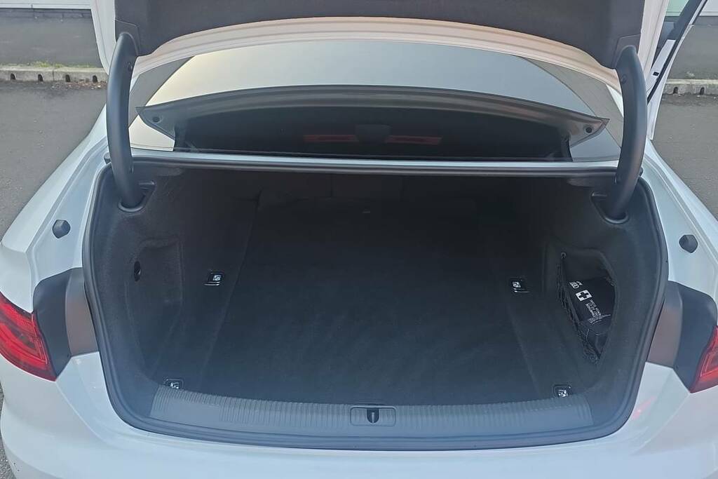 Audi A4 2.0 Tdi 190 Quattro Black Edition S Tronic White #2