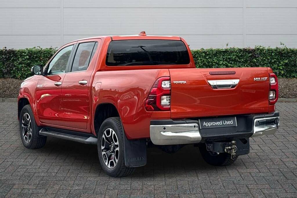 Toyota HILUX Invincible Dcab Pick Up 2.4 D-4d Orange