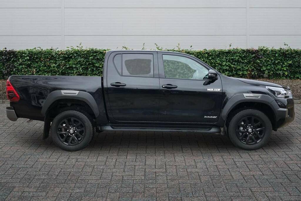 Toyota HILUX Invincible X Dcab Pick Up 2.8 D 48V Black #5