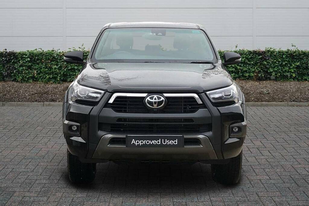 Toyota HILUX Invincible X Dcab Pick Up 2.8 D 48V Black #3