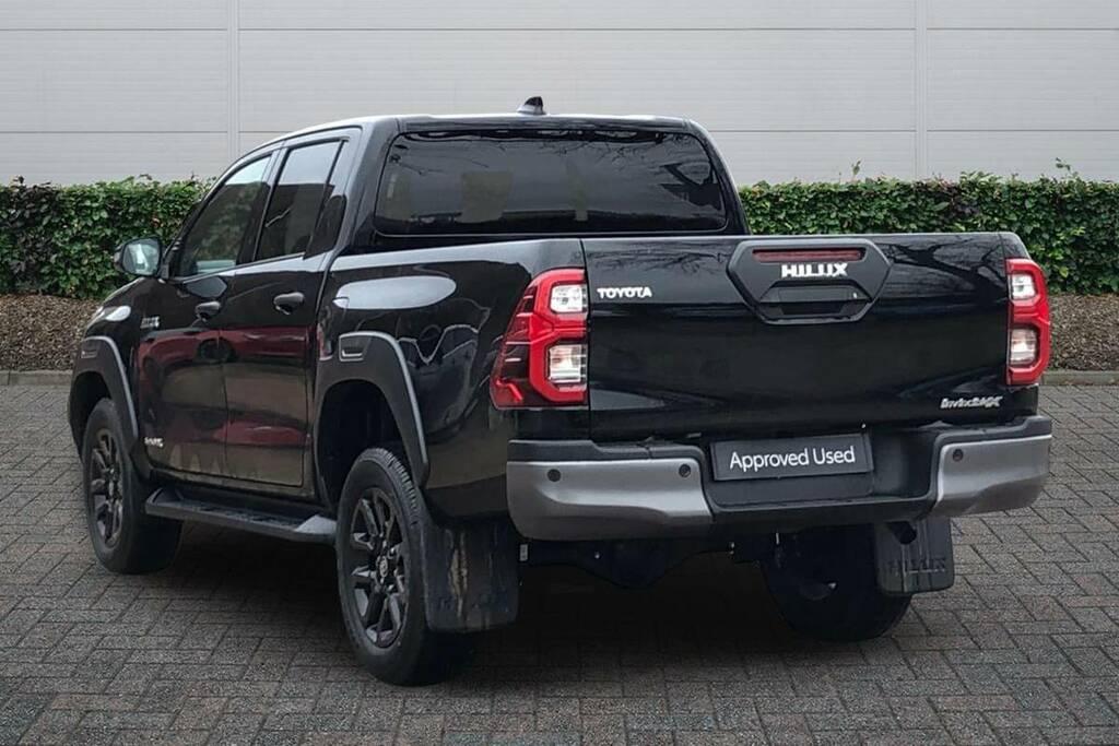 Toyota HILUX Invincible X Dcab Pick Up 2.8 D 48V Black #2