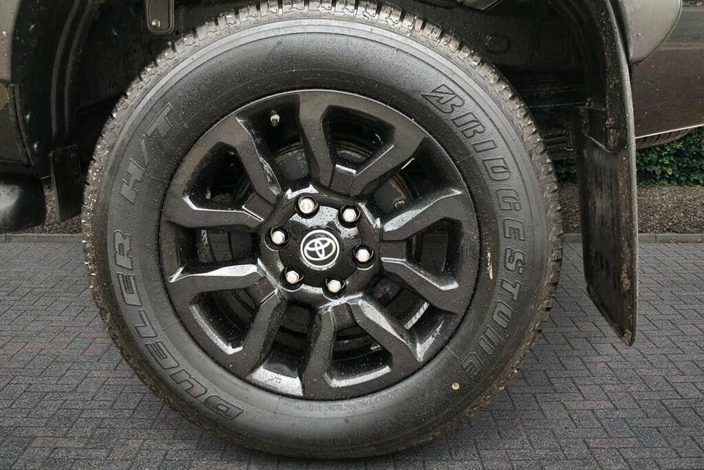 Toyota HILUX Invincible X Dcab Pick Up 2.8 D 48V Black #6