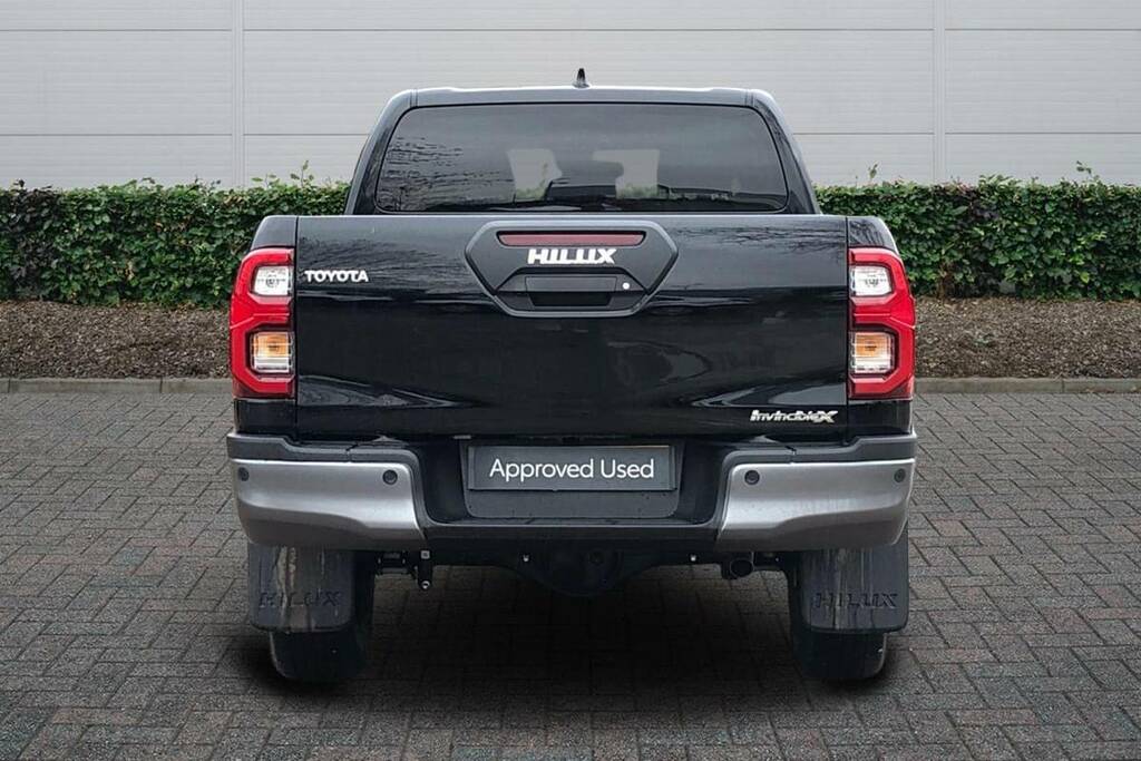 Toyota HILUX Invincible X Dcab Pick Up 2.8 D 48V Black #4