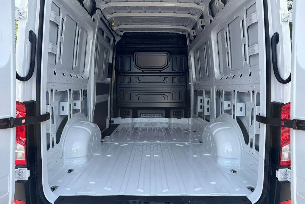 Volkswagen Crafter 2.0 Tdi 140Ps Commerce High Roof Van VN26ZCT White #2