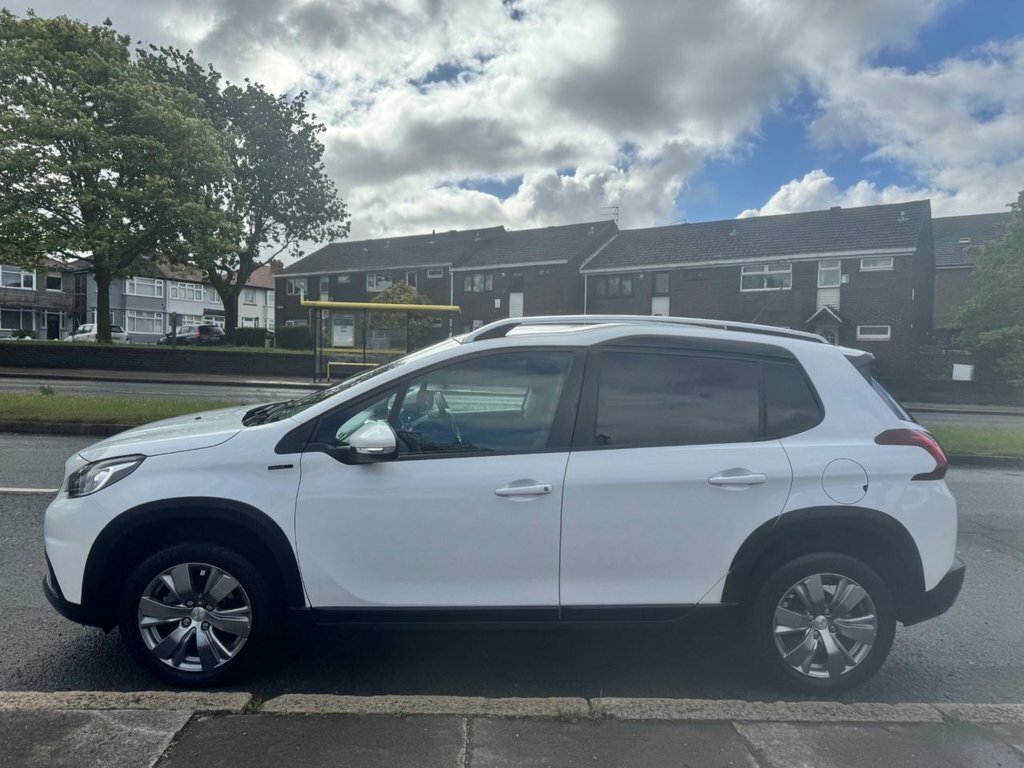 Peugeot 2008 1.2L Signature SE61SAN White #4