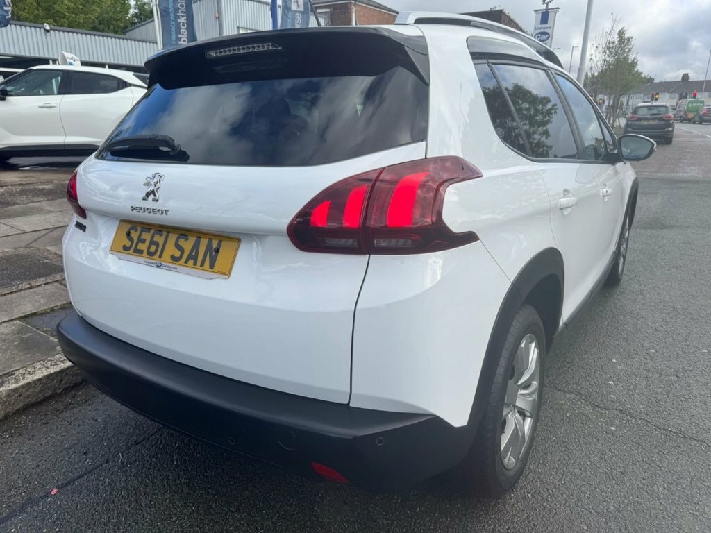 Peugeot 2008 1.2L Signature SE61SAN White #3