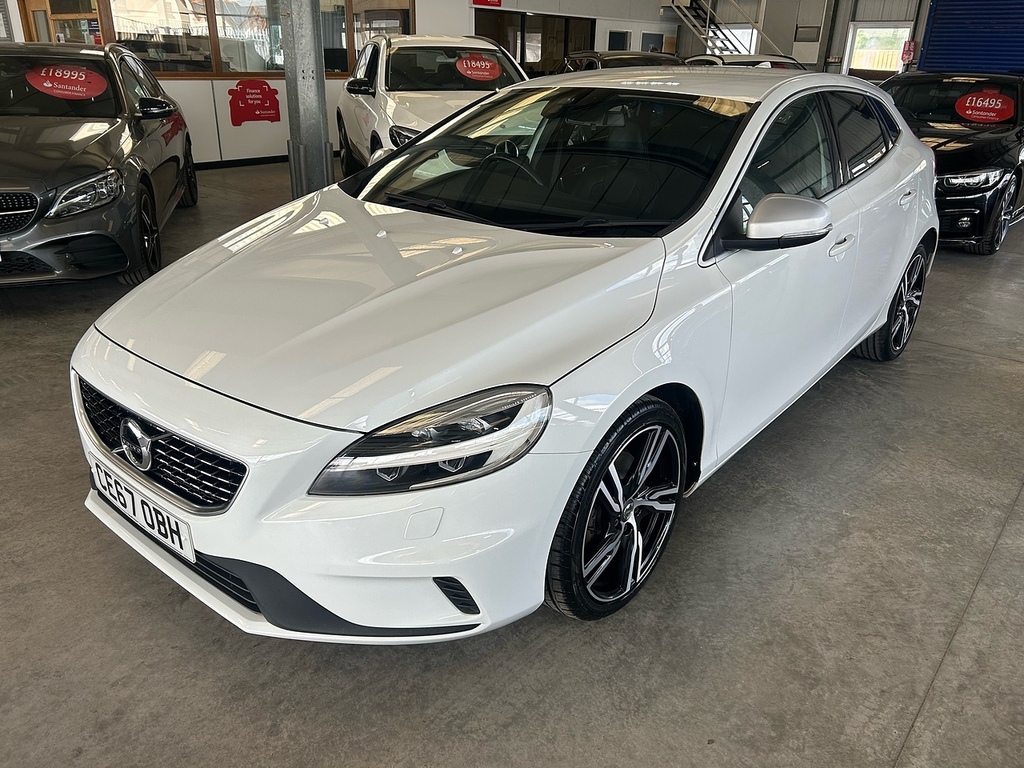 Volvo V40 2.0 T2 R-design Pro Hatchback Eu CE67OBH White #2