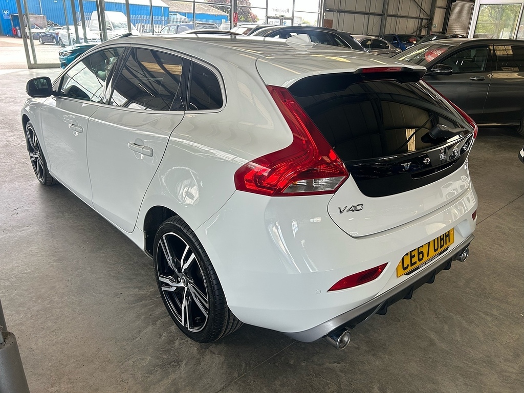 Volvo V40 2.0 T2 R-design Pro Hatchback Eu CE67OBH White #5