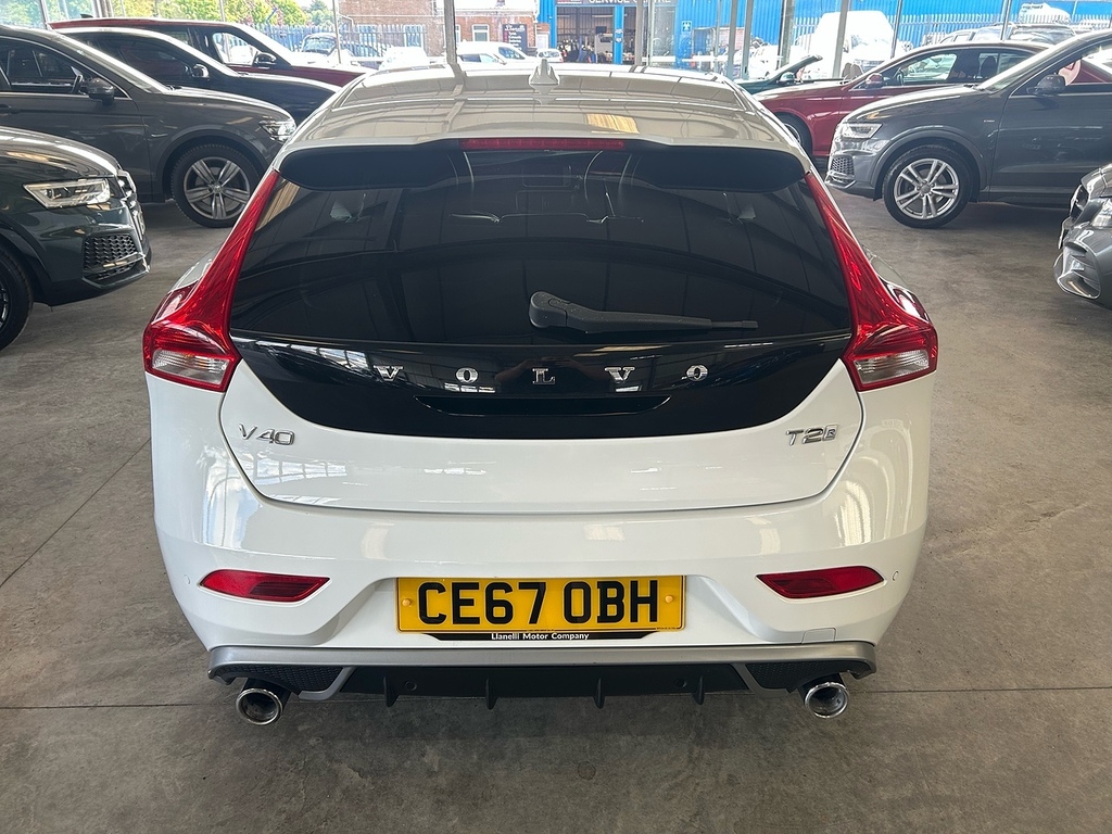 Volvo V40 2.0 T2 R-design Pro Hatchback Eu CE67OBH White #6