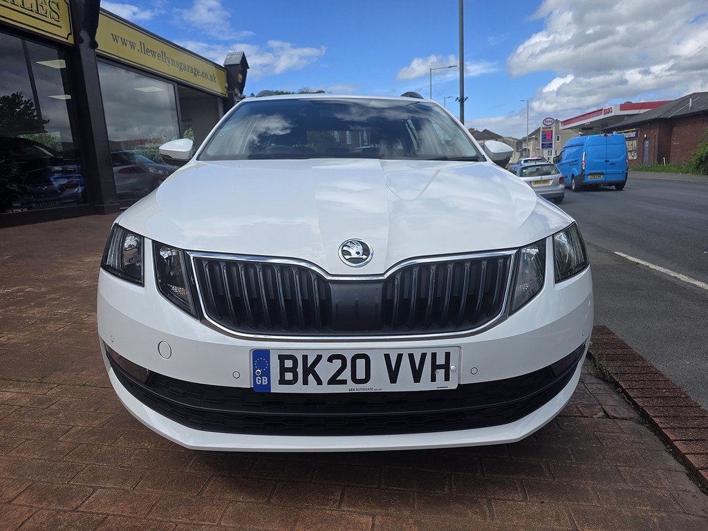Skoda Octavia Tdi Se Technology BK20VVH White #4