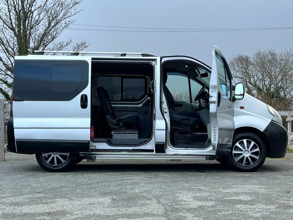 Vauxhall Vivaro 1.9Cdti 100Ps Combi 2.9T SO06TUU Silver #4