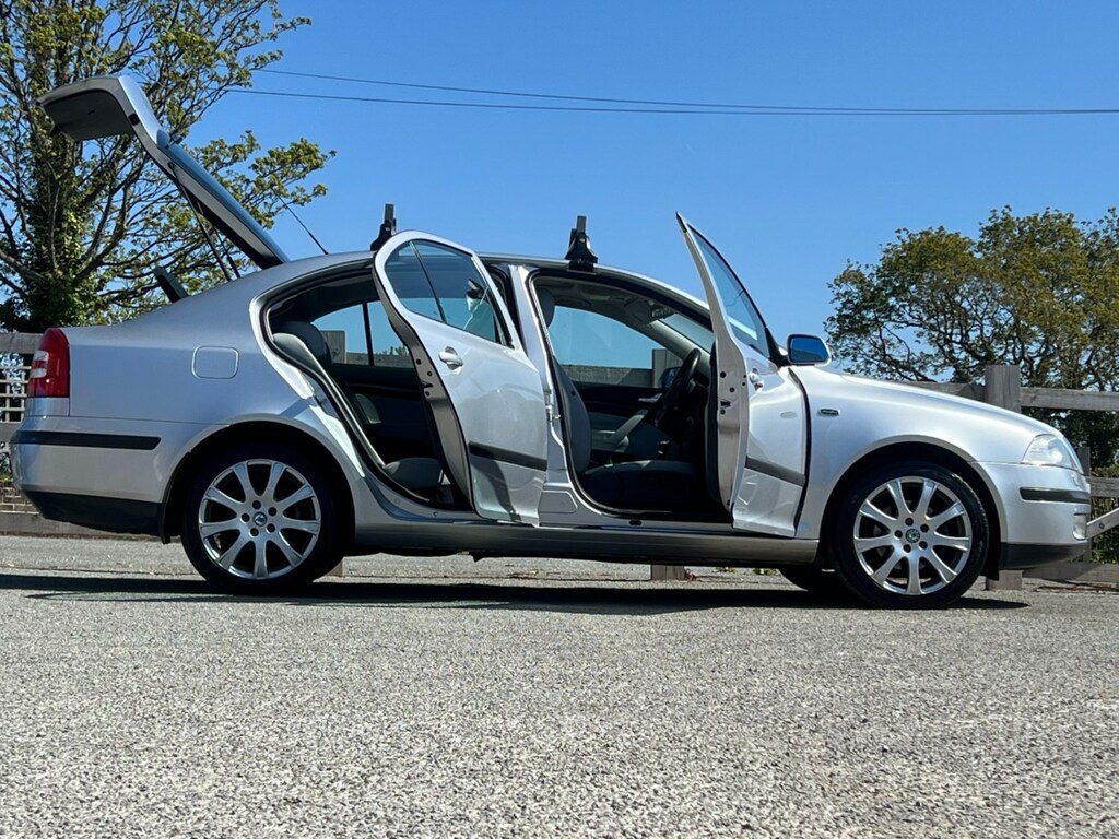 Skoda Octavia 2.0 Tdi Pd Laurin Klement Dsg Silver #6