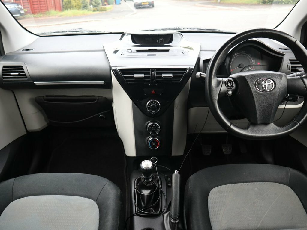 Toyota IQ Hatchback Black #2