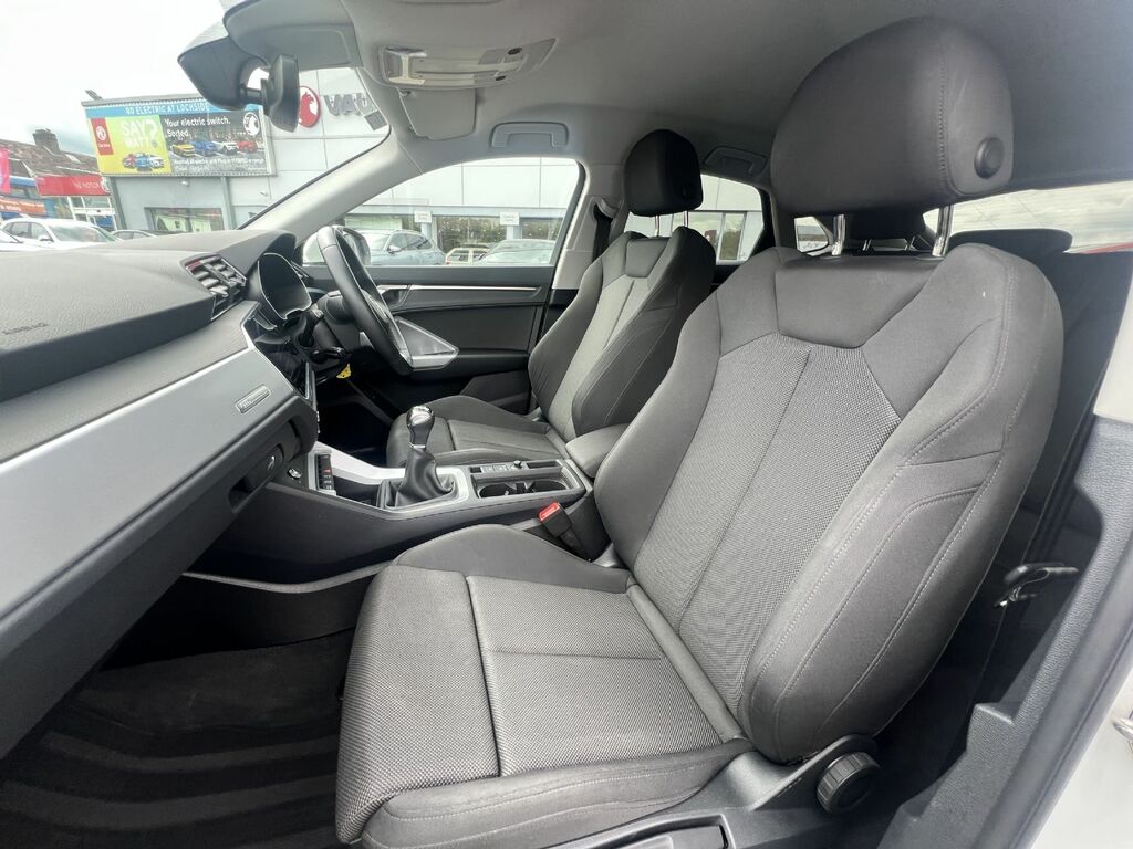 Audi Q3 Sport 35 Tfsi YS22OSA White #6