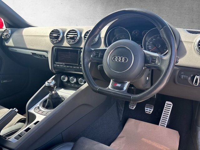 Audi TT 2.0 Tdi Black Edition Roadster Q Red #2