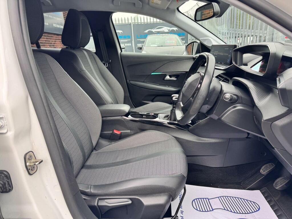 Peugeot 208 1.2 Puretech Allure Premium Euro 6 Ss HV70WYS White #3