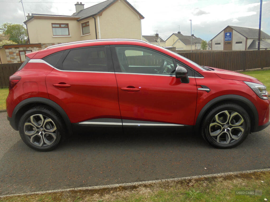 Renault Captur 1.0 Tce 90 Techno HN24GPZ Red #2