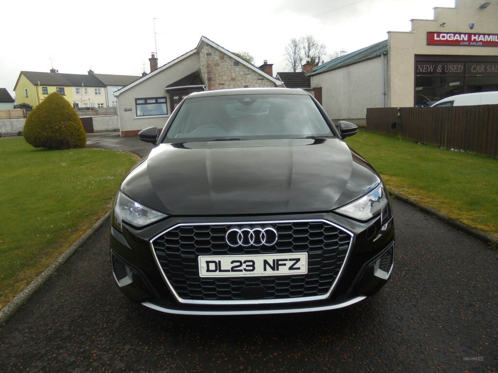 Audi A3 30 Tfsi Sport DL23NFZ Black #3