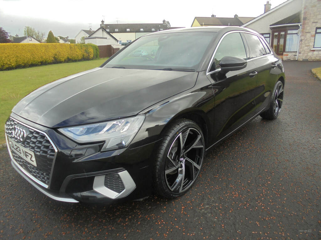 Audi A3 30 Tfsi Sport DL23NFZ Black #4