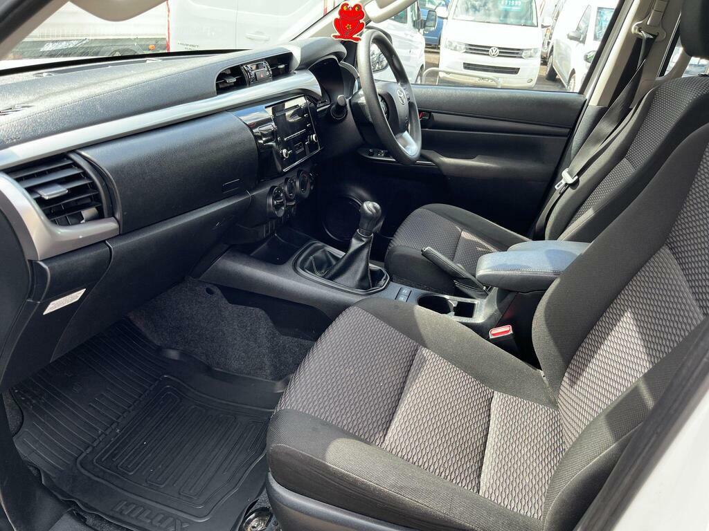 Toyota HILUX 2.4 D-4d Active 4Wd Euro 6 S S White #5
