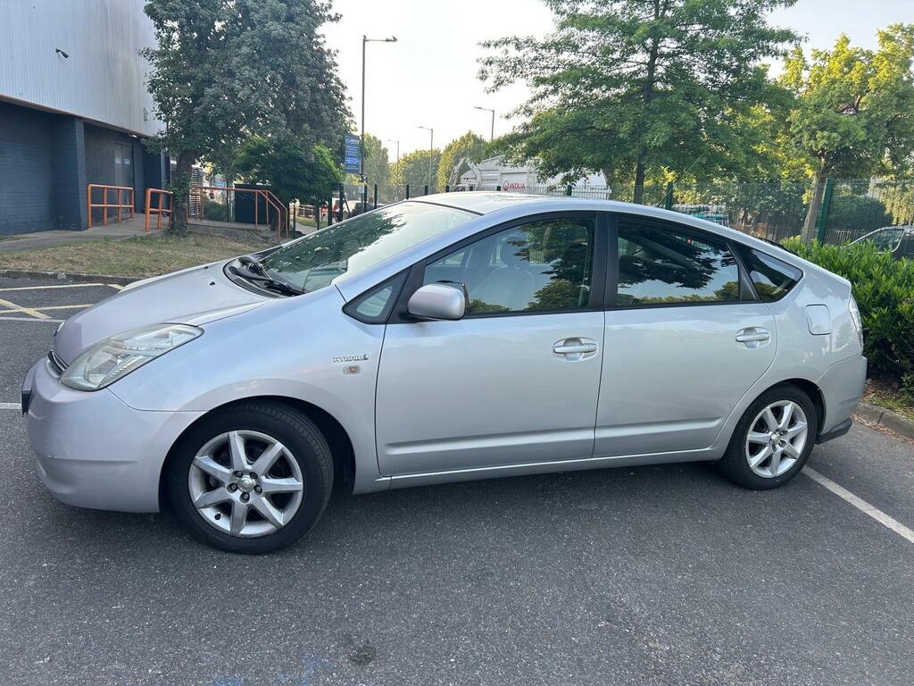 Toyota Prius 1.5 T3 Cvt Silver #4