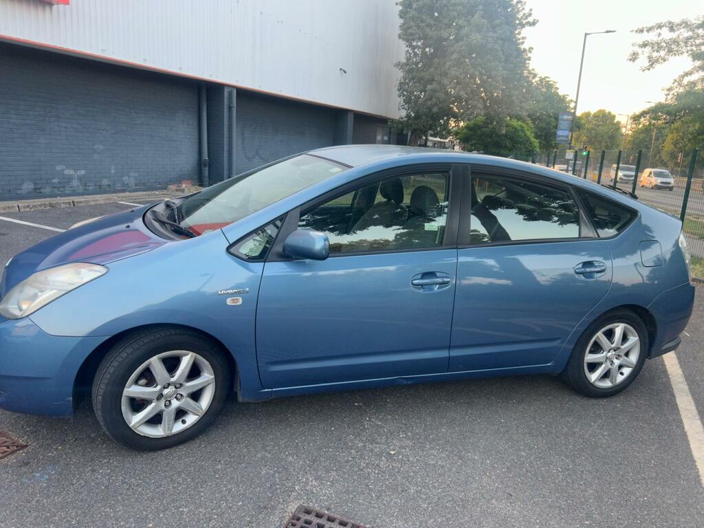 Toyota Prius 1.5 T Spirit Cvt Blue #4