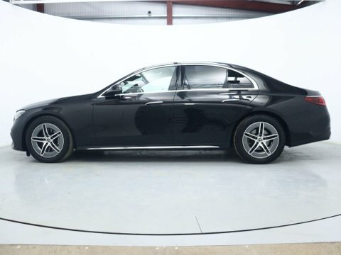 Mercedes-Benz E Class Saloon KJ24FOV Black #4