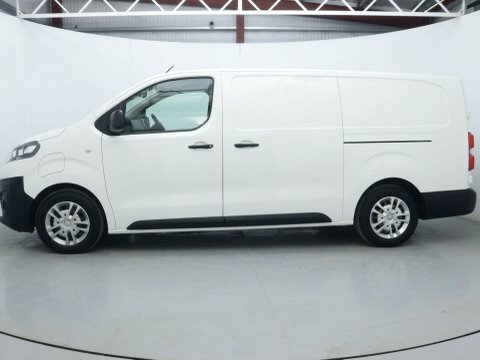 Vauxhall Vivaro Mpv VN21YVW White #4