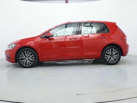 Volkswagen Golf Hatchback EK68YEX Red #4