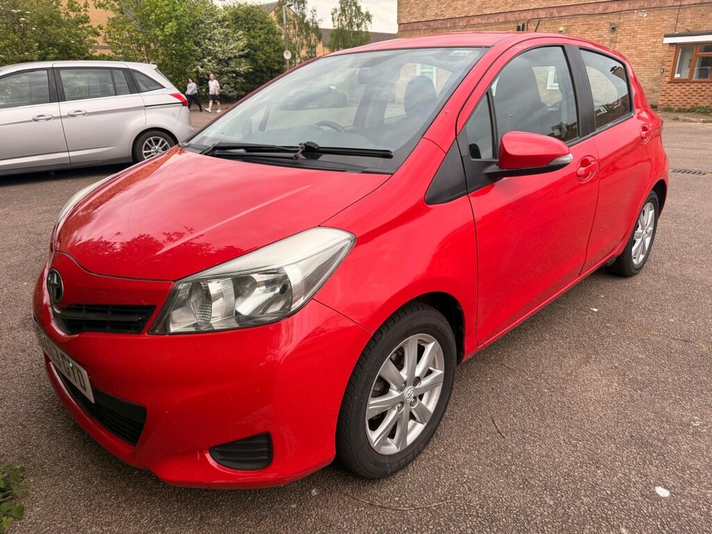 Toyota Yaris 1.3 Dual Vvt-i Tr GX63GYD Red #2