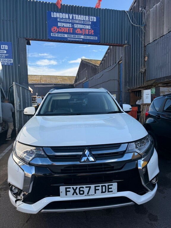 Mitsubishi Outlander 2.0 H 12Kwh 4H White
