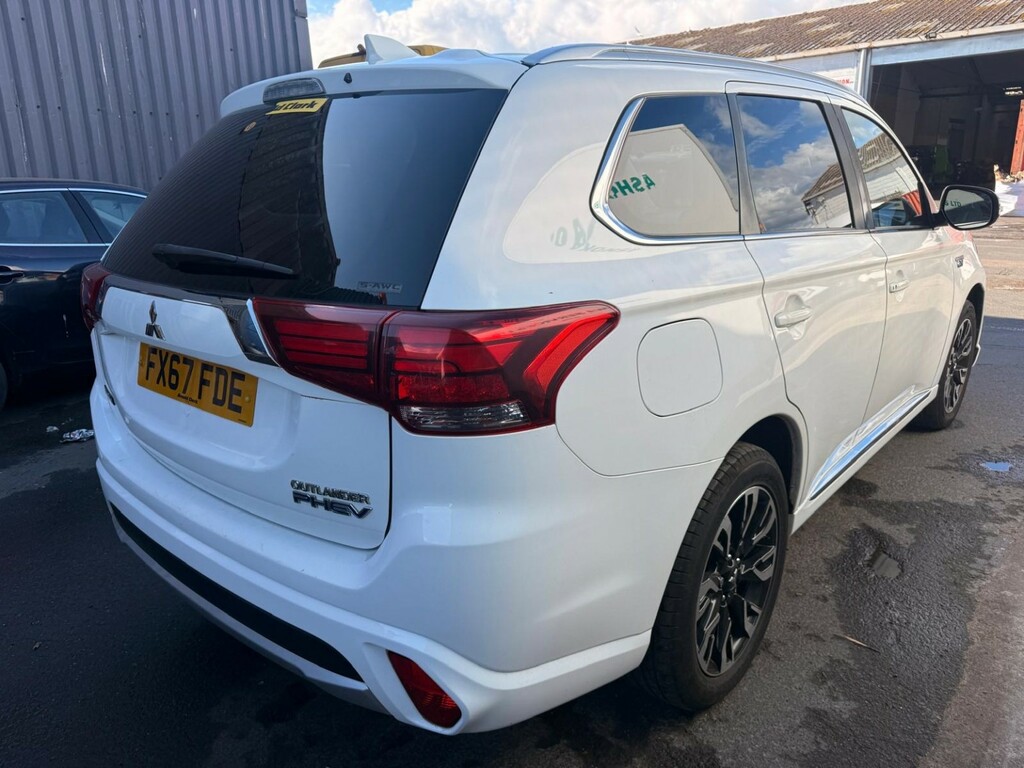Mitsubishi Outlander 2.0 H 12Kwh 4H FX67FDE White #3