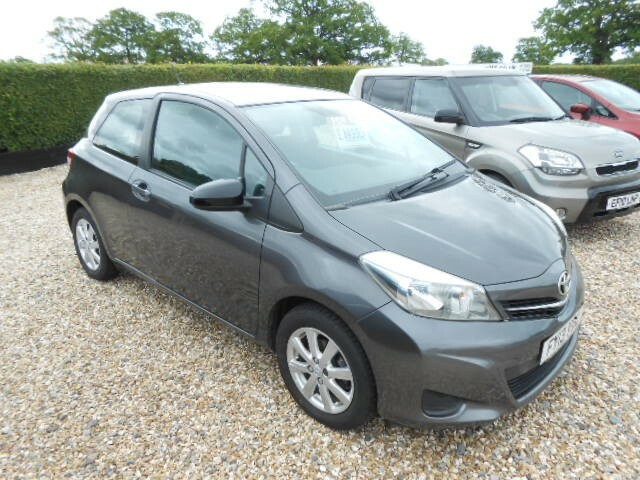 Toyota Yaris Hatchback 1.3 Dual Vvt-i Tr 2013 Grey